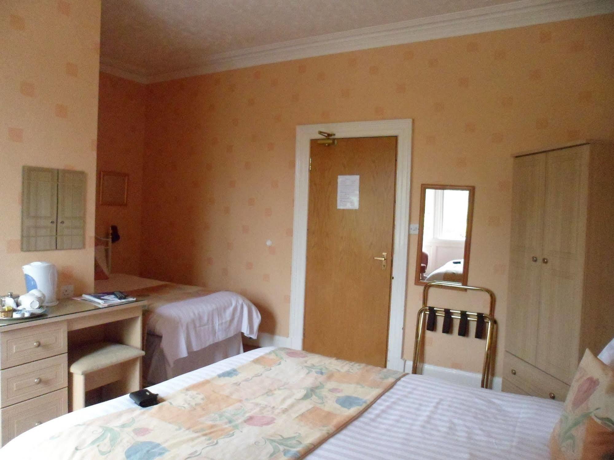 Hotel Sure By Western 3*